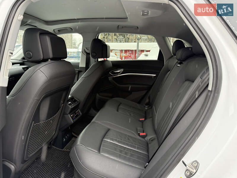 Внедорожник / Кроссовер Audi e-tron 2021 в Киеве