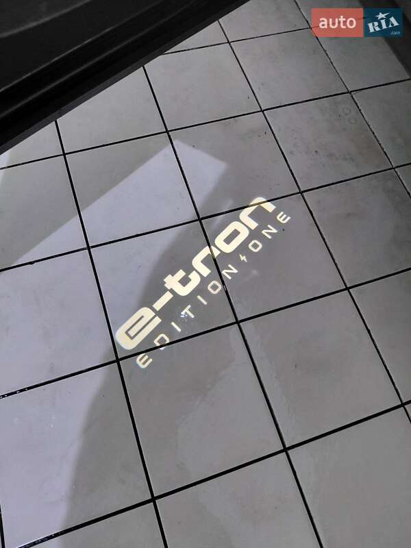 Внедорожник / Кроссовер Audi e-tron 2019 в Львове фото 14 Внедорожник / Кроссовер Audi e-tron 2019 в Львове