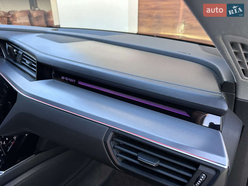 Позашляховик / Кросовер Audi e-tron 2020 в Ужгороді