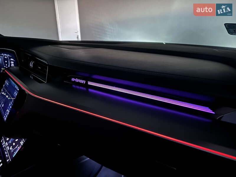 Позашляховик / Кросовер Audi e-tron 2020 в Ужгороді