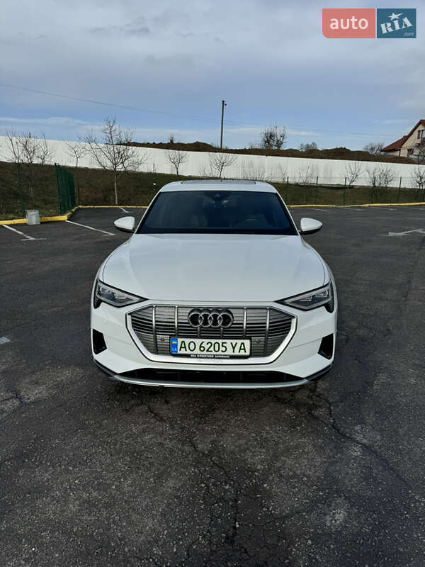 Внедорожник / Кроссовер Audi e-tron 2022 в Ужгороде