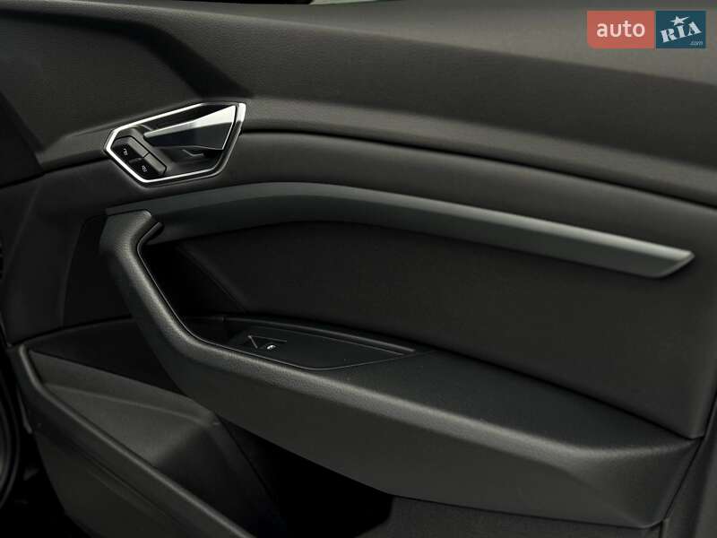 Позашляховик / Кросовер Audi e-tron 2020 в Рівному