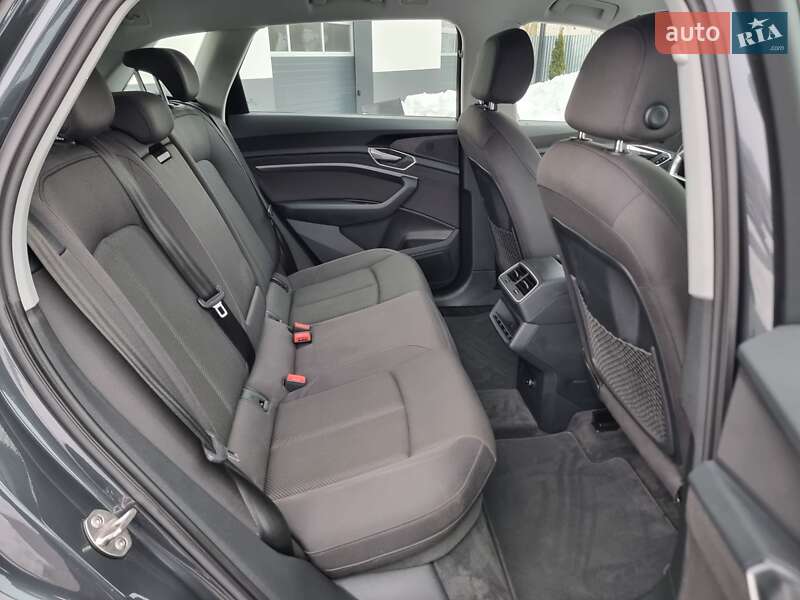 Позашляховик / Кросовер Audi e-tron 2020 в Радивиліві