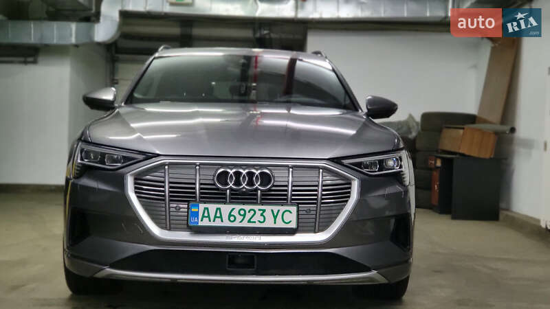 Внедорожник / Кроссовер Audi e-tron 2019 в Киеве