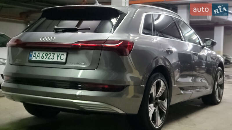 Внедорожник / Кроссовер Audi e-tron 2019 в Киеве