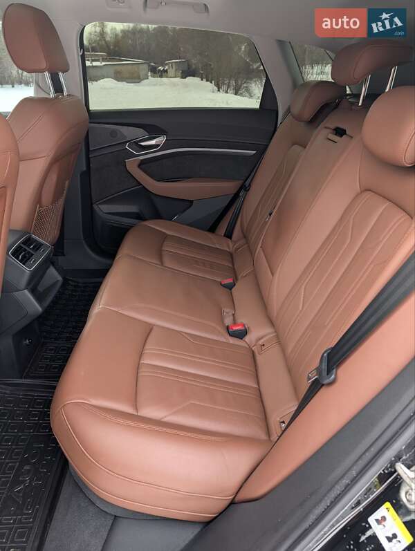 Внедорожник / Кроссовер Audi e-tron 2020 в Нововолынске