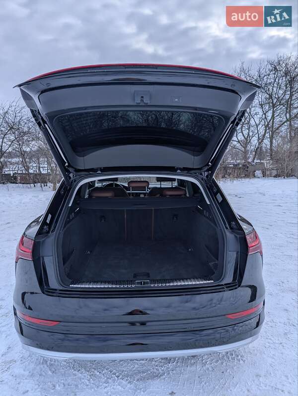 Внедорожник / Кроссовер Audi e-tron 2020 в Нововолынске