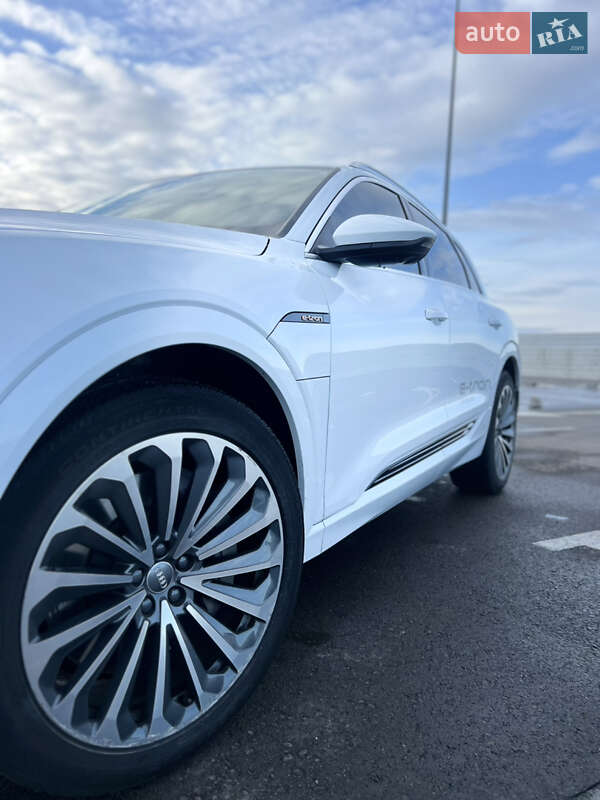 Внедорожник / Кроссовер Audi e-tron 2019 в Львове