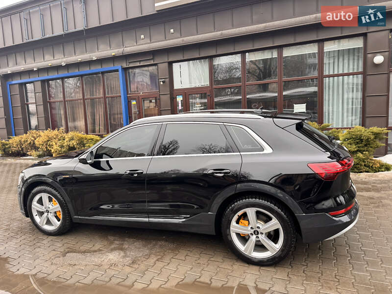 Позашляховик / Кросовер Audi e-tron 2022 в Хмельницькому