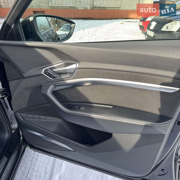 Внедорожник / Кроссовер Audi e-tron 2019 в Львове