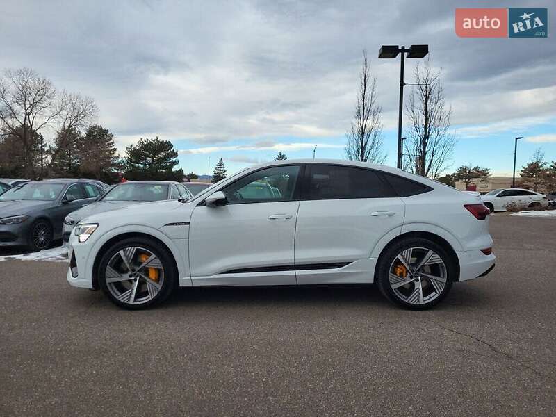 Позашляховик / Кросовер Audi e-tron 2022 в Львові