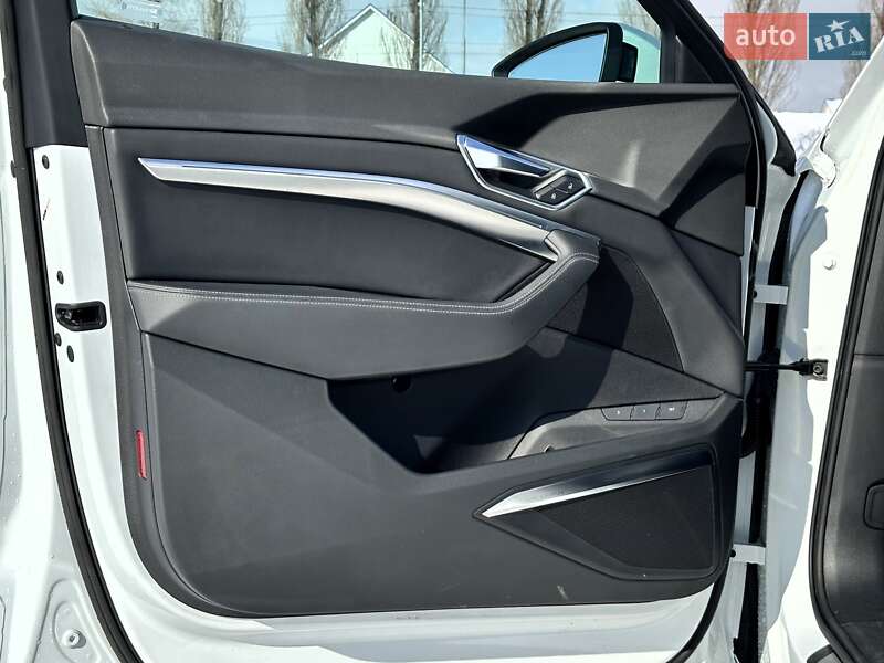 Позашляховик / Кросовер Audi e-tron 2019 в Києві