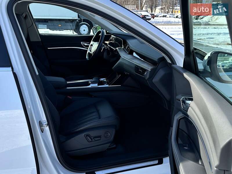 Позашляховик / Кросовер Audi e-tron 2019 в Києві