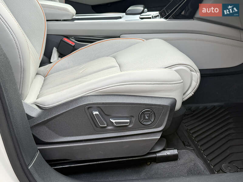 Внедорожник / Кроссовер Audi e-tron 2018 в Ровно фото 87 Внедорожник / Кроссовер Audi e-tron 2018 в Ровно