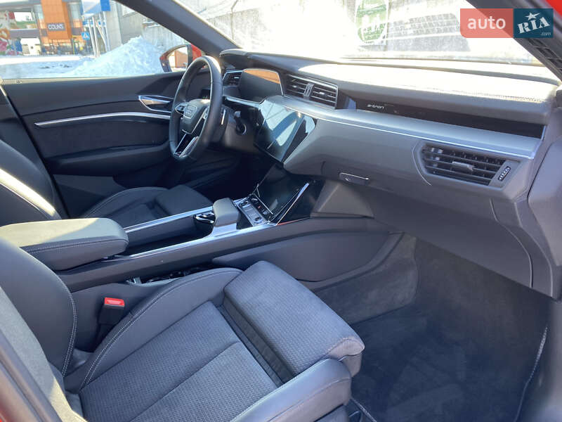 Позашляховик / Кросовер Audi e-tron 2021 в Києві