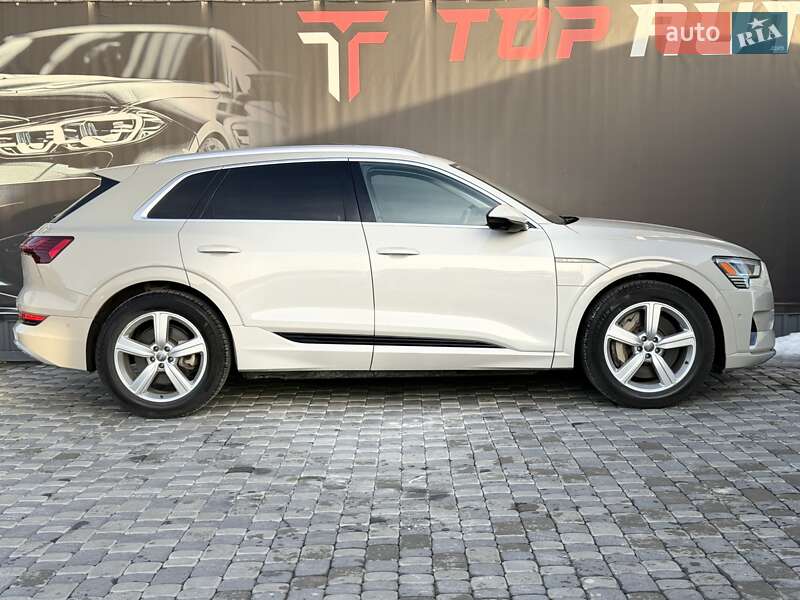 Позашляховик / Кросовер Audi e-tron 2019 в Львові фото 14 Позашляховик / Кросовер Audi e-tron 2019 в Львові