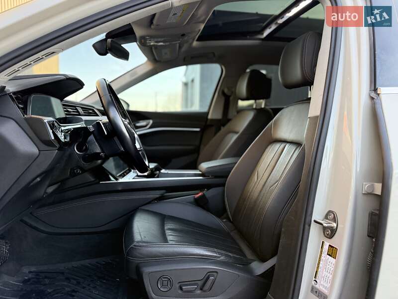 Позашляховик / Кросовер Audi e-tron 2019 в Львові фото 30 Позашляховик / Кросовер Audi e-tron 2019 в Львові