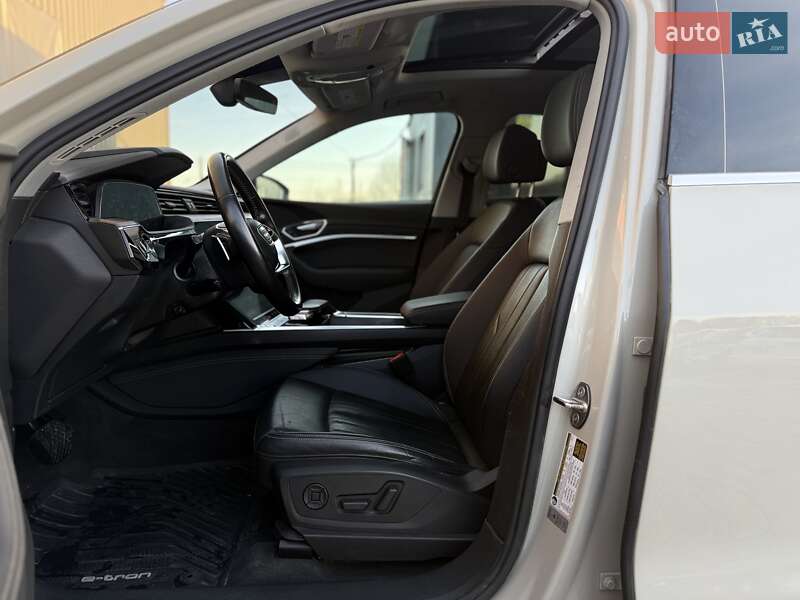 Позашляховик / Кросовер Audi e-tron 2019 в Львові фото 34 Позашляховик / Кросовер Audi e-tron 2019 в Львові