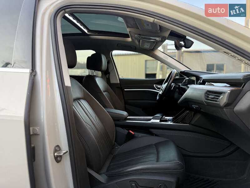 Позашляховик / Кросовер Audi e-tron 2019 в Львові фото 54 Позашляховик / Кросовер Audi e-tron 2019 в Львові