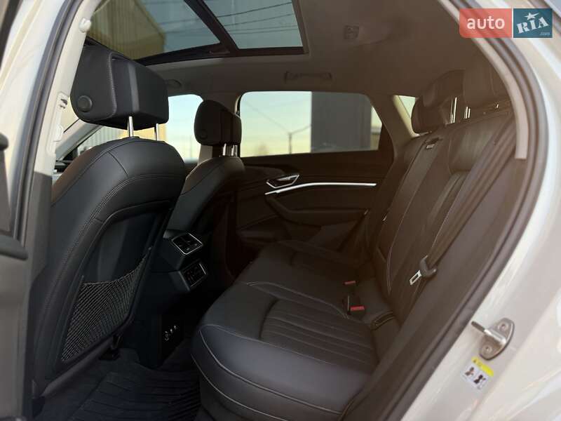 Позашляховик / Кросовер Audi e-tron 2019 в Львові фото 59 Позашляховик / Кросовер Audi e-tron 2019 в Львові