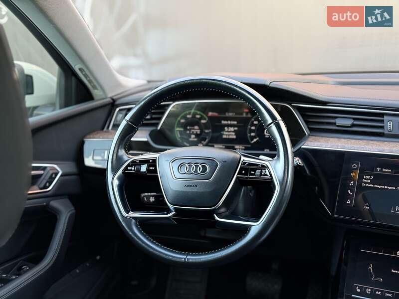 Позашляховик / Кросовер Audi e-tron 2019 в Львові фото 70 Позашляховик / Кросовер Audi e-tron 2019 в Львові