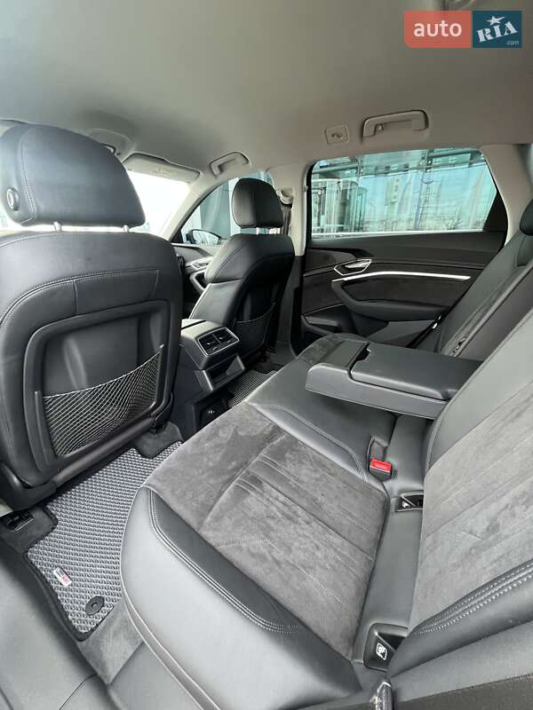 Позашляховик / Кросовер Audi e-tron 2020 в Києві фото 24 Позашляховик / Кросовер Audi e-tron 2020 в Києві