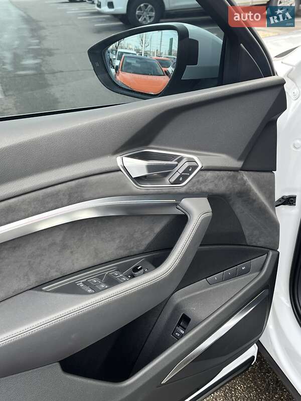 Позашляховик / Кросовер Audi e-tron 2020 в Києві фото 28 Позашляховик / Кросовер Audi e-tron 2020 в Києві