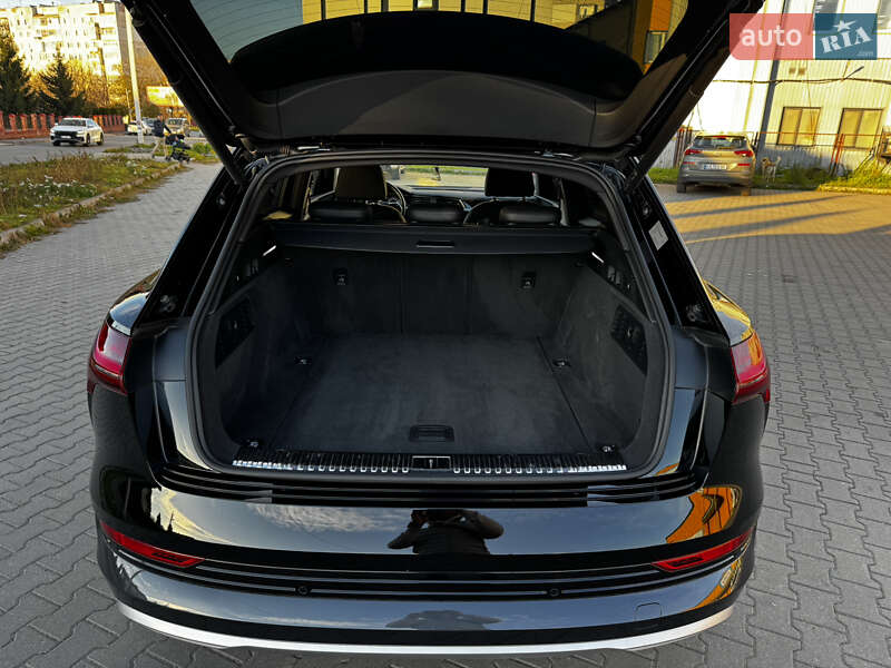 Позашляховик / Кросовер Audi e-tron 2022 в Хмельницькому