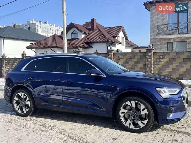 Позашляховик / Кросовер Audi e-tron 2021 в Рівному