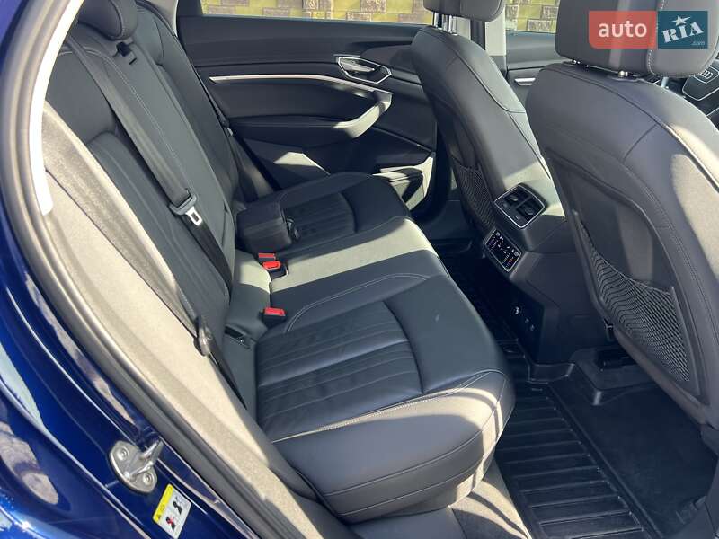 Позашляховик / Кросовер Audi e-tron 2021 в Рівному