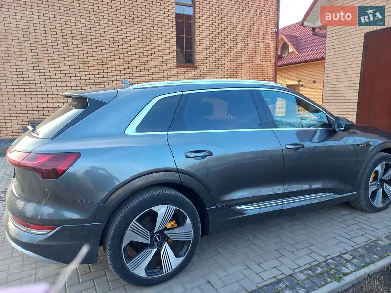 Позашляховик / Кросовер Audi e-tron 2019 в Луцьку