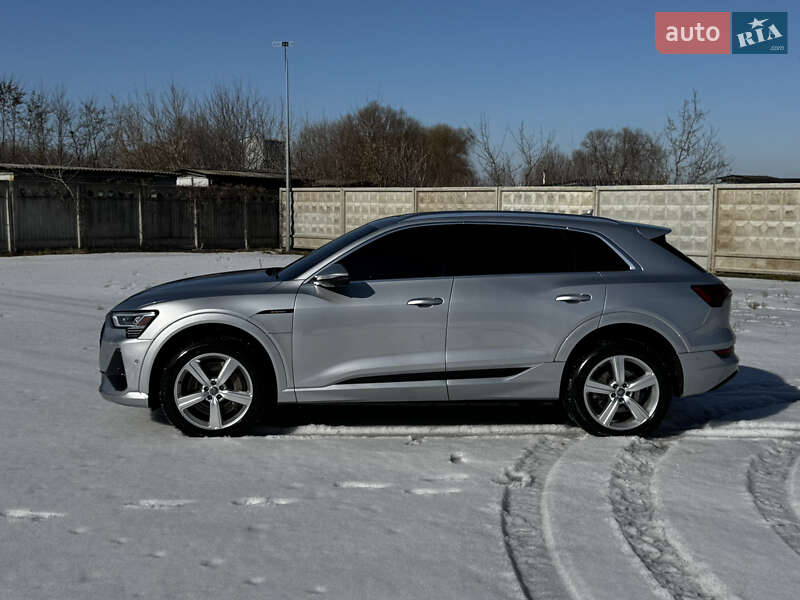 Внедорожник / Кроссовер Audi e-tron 2019 в Киеве