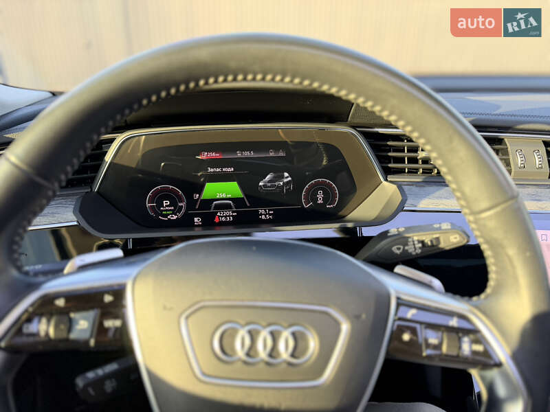 Позашляховик / Кросовер Audi e-tron 2021 в Києві фото 13 Позашляховик / Кросовер Audi e-tron 2021 в Києві