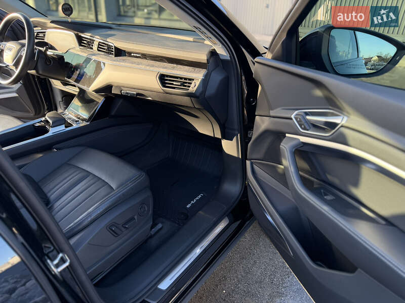 Позашляховик / Кросовер Audi e-tron 2021 в Києві фото 17 Позашляховик / Кросовер Audi e-tron 2021 в Києві