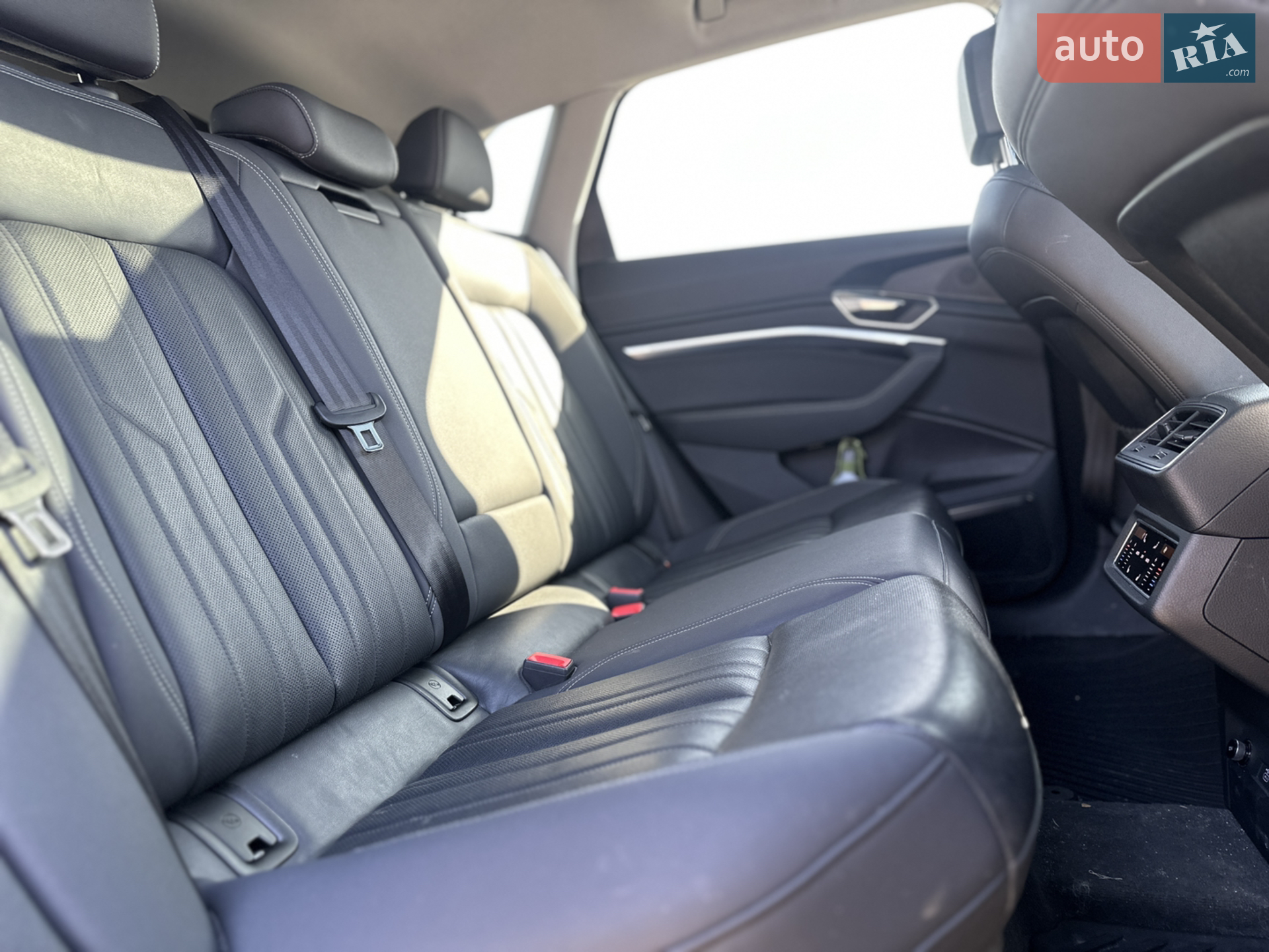 2020 Audi e-tron - мініатюра 28