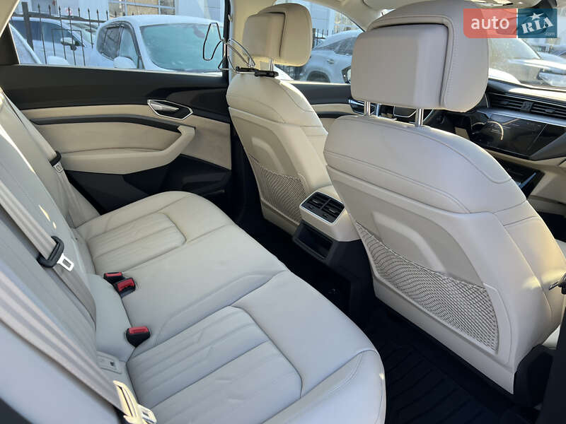 Позашляховик / Кросовер Audi e-tron 2020 в Києві