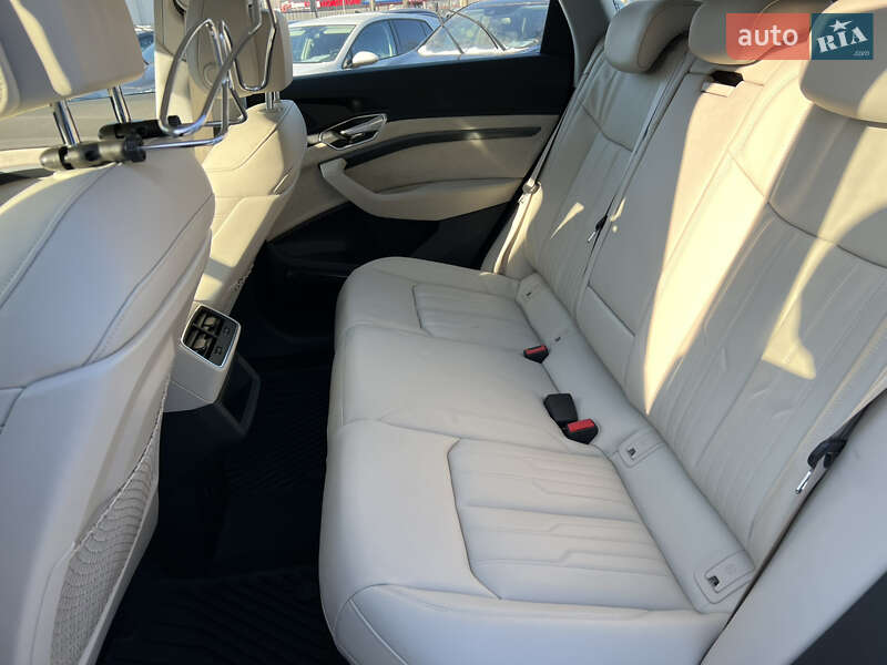 Позашляховик / Кросовер Audi e-tron 2020 в Києві