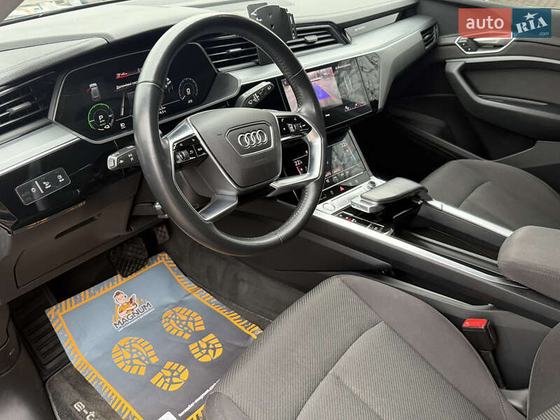 Позашляховик / Кросовер Audi e-tron 2020 в Іршаві