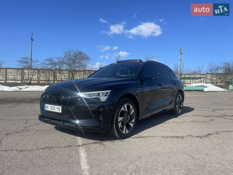 Позашляховик / Кросовер Audi e-tron 2022 в Рівному
