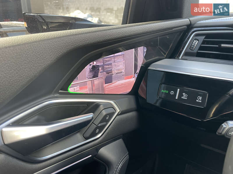 Позашляховик / Кросовер Audi e-tron 2022 в Рівному