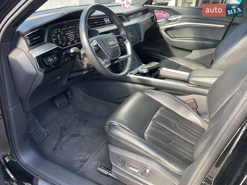 Позашляховик / Кросовер Audi e-tron 2022 в Рівному