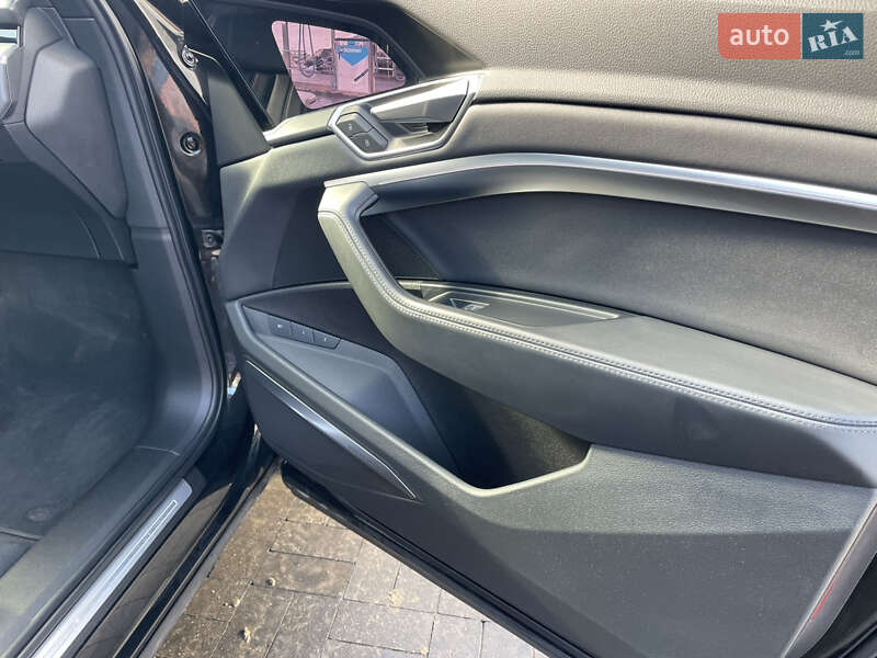 Позашляховик / Кросовер Audi e-tron 2022 в Рівному