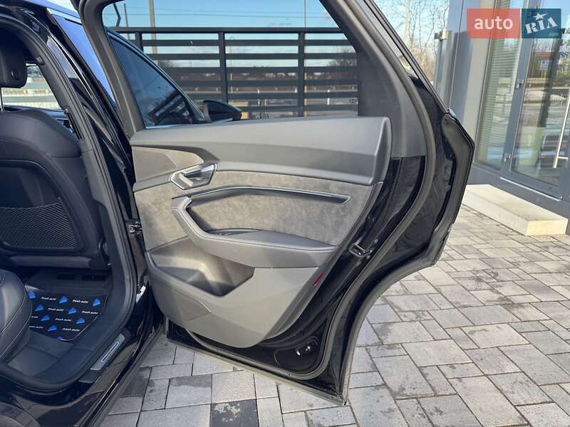 Внедорожник / Кроссовер Audi e-tron 2021 в Ровно