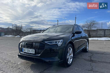 Позашляховик / Кросовер Audi e-tron 2021 в Рівному