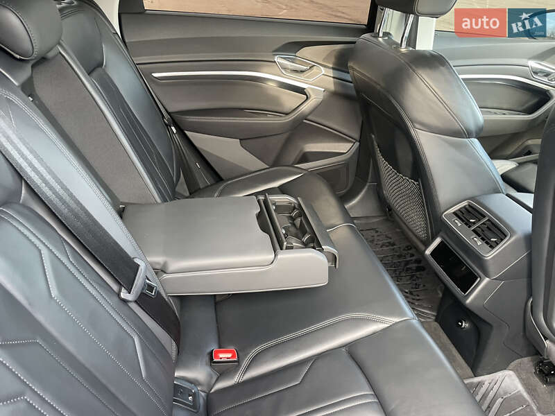 Внедорожник / Кроссовер Audi e-tron 2021 в Ровно