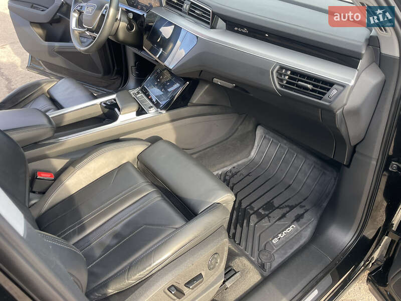 Внедорожник / Кроссовер Audi e-tron 2021 в Ровно