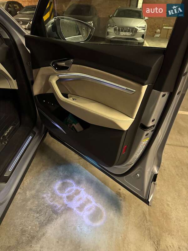 Позашляховик / Кросовер Audi e-tron 2019 в Києві