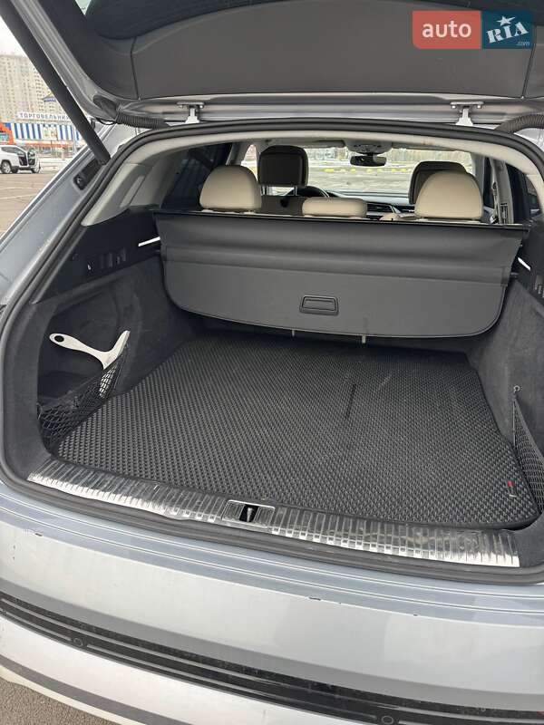 Позашляховик / Кросовер Audi e-tron 2019 в Києві