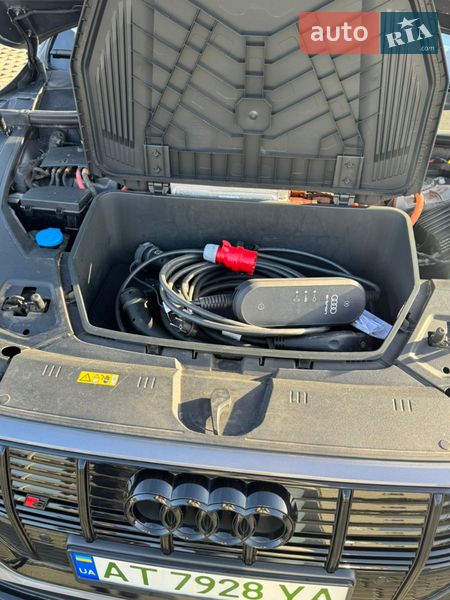 Внедорожник / Кроссовер Audi e-tron 2021 в Ивано-Франковске