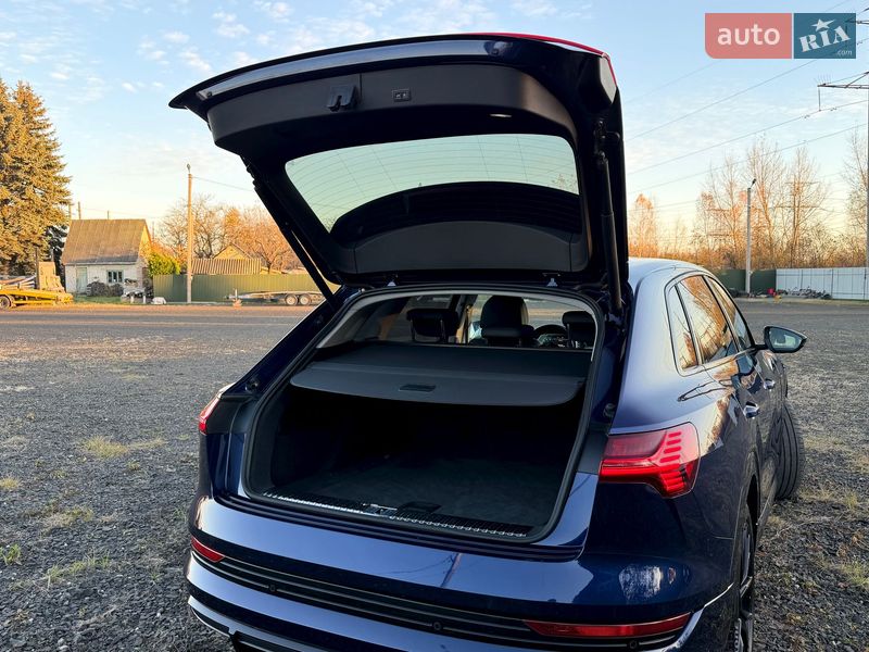 Внедорожник / Кроссовер Audi e-tron 2022 в Киеве